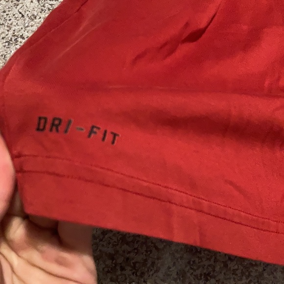 Nike Believe the hype red Medium - Picture 2 of 2